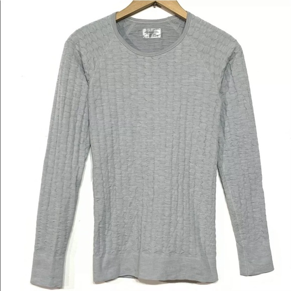 Athleta Quilted Breathable Long Sleeve Top W/Thumbholes - Picture 2 of 6